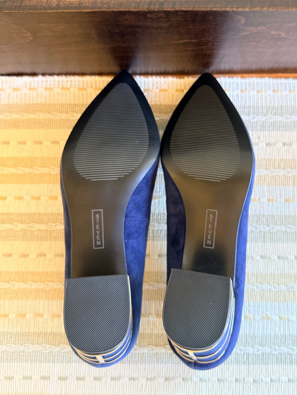 🔥NIB🔥GORGEOUS‼️ Steve Madden Buena Navy Suede Block Heel Pumps w/Gold Trim- 7.5M - Picture 9 of 11